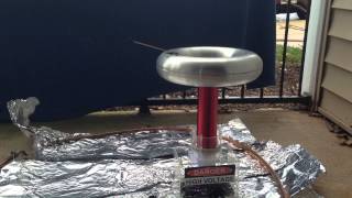 Flight of the Bumblebee -- oneTesla coil