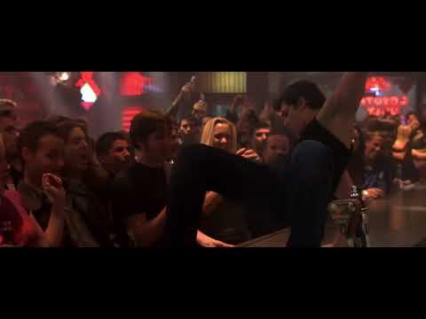 Kevin Dances on the Bar.   Coyote Ugly (2000)
