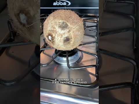 Cómo abrí un coco 🥥 muy fácil 😀 con fuego 🔥 #cocinaconradha#trucos #coco #parati #foryou #shorts