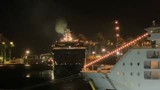 Norwegian Jewel & Hapag Lloyd Europa 2 | pasando la noche en el Puerto de Colon 200
