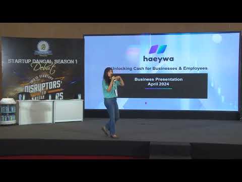 Shilpa Mahna Bhatnagar (Founder, Dotnova Aitech) delivering keynote speech at Startup mahakumbh 4.0