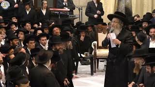 💥🕎הרב אלימלך בידרמן: כוח הניסים בחנוכה! | הדלקה, שירה וחיזוק אדיר🎵 (ארגון קול הלשון) - התמונה מוצגת ישירות מתוך אתר האינטרנט יוטיוב. זכויות היוצרים בתמונה שייכות ליוצרה. קישור קרדיט למקור התוכן נמצא בתוך דף הסרטון