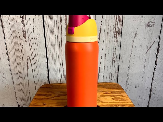 Vídeo relacionado con Owala FreeSip botella agua acero inoxidable con pajita, 710 ml - Botella térmica a prueba de fugas para el deporte y los viajes, sin BPA, Angle Food Cake