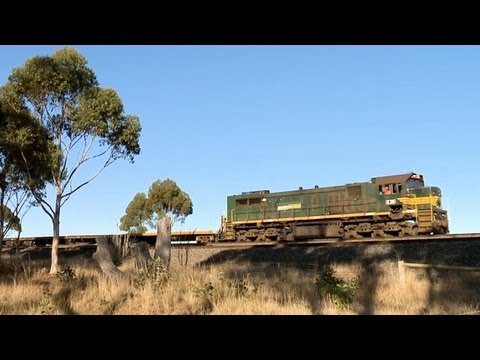 Pacific National X Class Locomotive Leading Freight Train (12/4/2012) - PoathTV Australian Railways