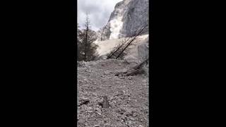 Montagna, frana sul monte Pelmo: il boato e il crollo, paura sulle Dolomiti