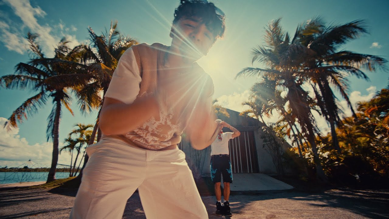 Xavi y Kapo mantienen vivo el verano con Bien Pedos