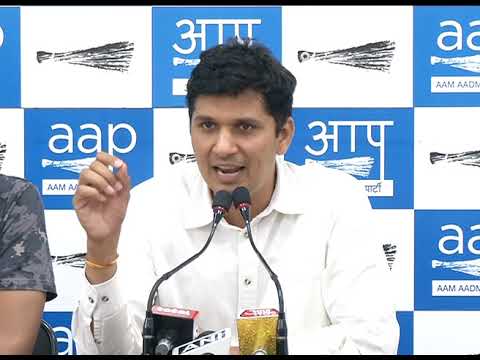 Aap Chief Spokesperson Briefs Media Asking 5 Questions to Sheila Dixit