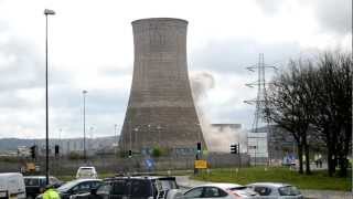 preview picture of video 'Wilton Nylon Cooling Towers Demolished'