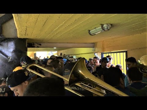 "Gallina esa mancha no se borra más (Trompetas y percusión)" Barra: La 12 • Club: Boca Juniors