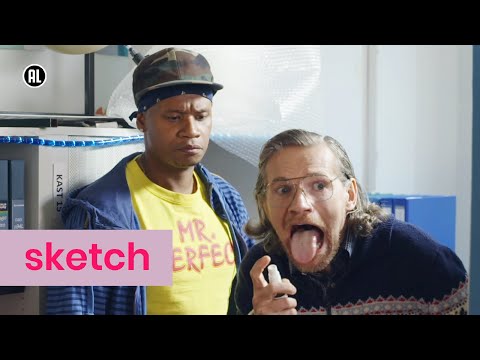 De eerste zoen | Het Kantoor