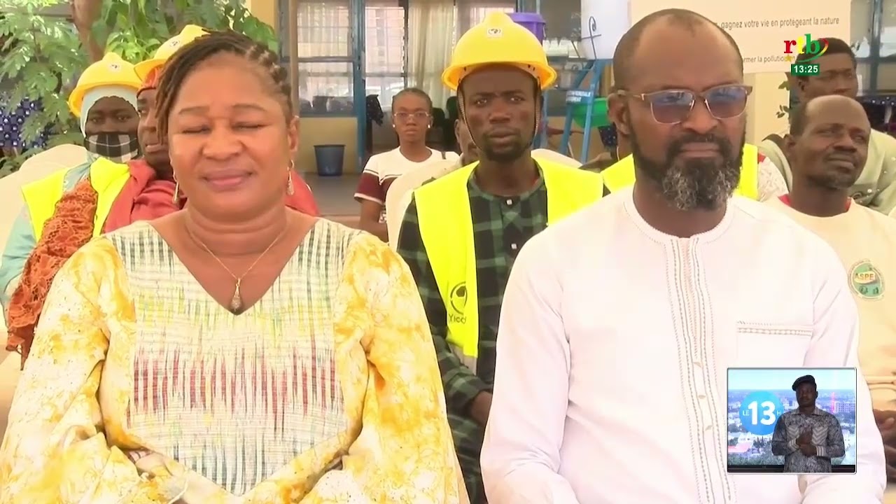 100 jeunes burkinabés formés à transformer les déchets plastiques en pavés et briques