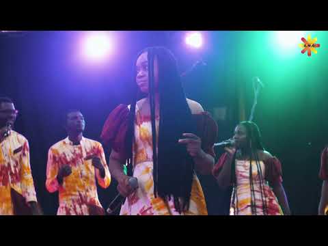 Moment de louange avec le groupe AMG Burkina