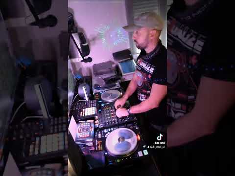 Bassraiders - Raveolution vs Aquagen vs Warp Brothers - Phatt Bass