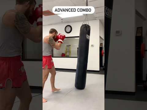 Advanced flow on the bag kickboxing #boxing #mma #muaythai #bjj #martialarts #ufc