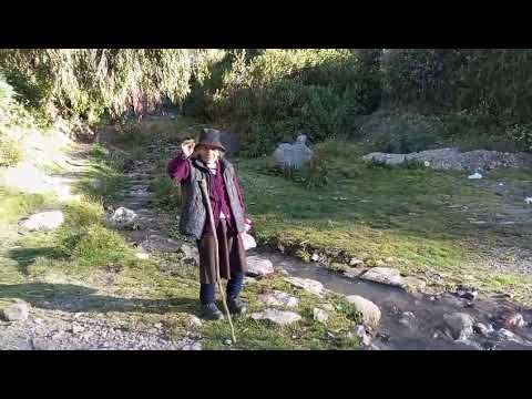Mi mamita paseando en pomacocha Páucar de Sara Sara Ayacucho Perú 