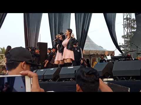 Goyang heboh duo gobas