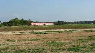 preview picture of video 'S-Bahn in Hohenbrunn - Munich Commuter Train'