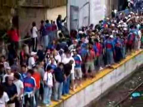 "Fiesta loca antes de el tren cartonero en victoria!" Barra: La Barra Del Matador &bull; Club: Tigre