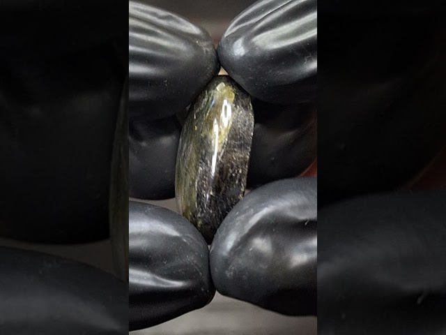 حجر طاؤوس طبيعي