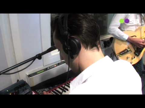 Radio 538: The Baseballs - Hello (live bij Evers Staat Op)