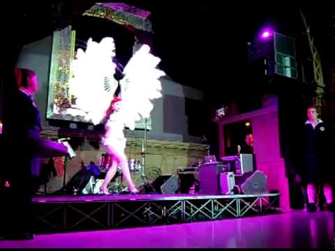 Hettie Heartache - Burlesque Fan Dance