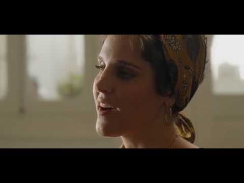 Maya Johanna Spotlight-Film von Artlist