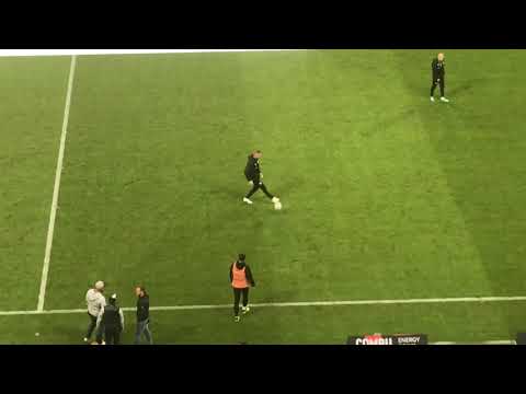 Miroslav Radović i Arkadiusz Malarz trenują w przerwie meczu Legia - Arka Gdynia