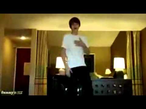 Comedia noia - JB Caindo da mesa