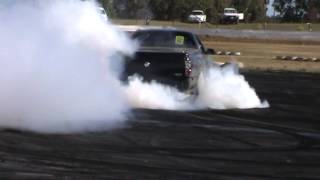 preview picture of video '69  UNEASY Holden VU V8 SS Ute Burnout At Tamworth Christmas Skids 14 12 2013'