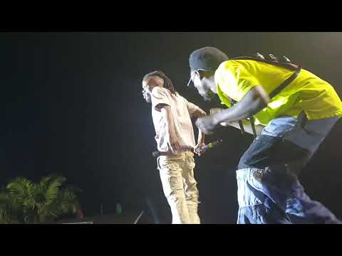 Kid Dee ft Weasel Manizo live performance on stage.