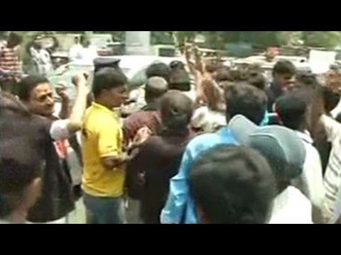  Fans protest as shows of Kamal Haasan's 'Uttama Villain' cancelled