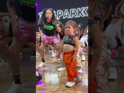 MIREN COMO SE CONCENTRA Y BAILA CON SOLO DOS AÑOS 😱😱😱😱