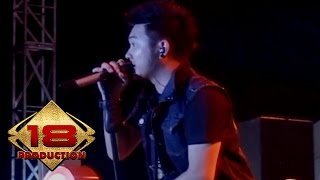 Download lagu Five Minutes - Bertahan (Live Konser Tasikmalaya 31 Maret 2012) mp3