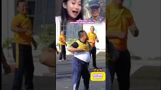 Download lagu Yang lagi viral 😆😂 Shorts lucu.Joget lucu bapak bapak gendut mp3