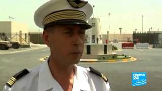 Sarkozy inaugure la 1re base militaire française dans le Golfe