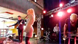 Margaret Berger - I`m In Love With A Robot