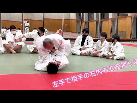 Judo 柔道 寝技で下の相手の足を乗り越える基本中の基本