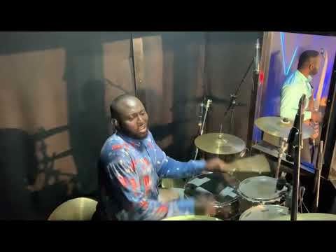 Hot praise section with jgroove @TheLOGICChurch