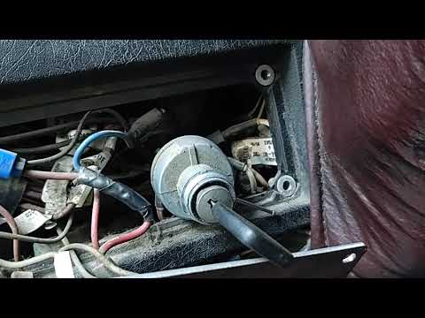 2001 W900L ignition key core change
