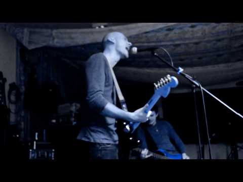 Maenia - Maenia - C´est la vie (live garage version)