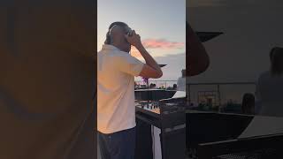 DJ