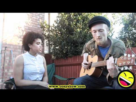 Lovelle - La Musica - Close Up and Cosy