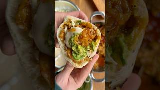 פיתה פרגית חלומית וסלט אבוקדו רענן