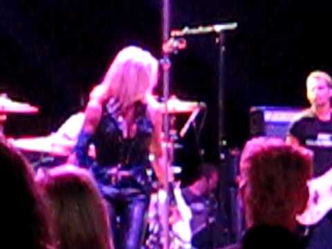 Cherie Currie - Cherry Bomb (Live) Pacific Amphitheatre 8/11/10.AVI