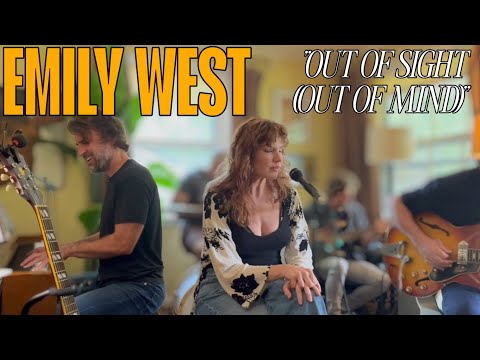 Emily West Performs "Out Of Sight (Out Of Mind)"