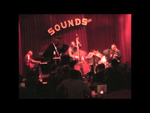 Crystal Waltz - Augusto Pirodda Trio - Live in the Sounds - Bruxelles - 04-11-2011 -  9/12