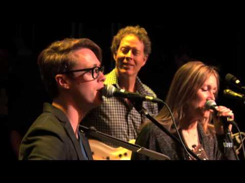 Jeremy Messersmith- "It's Only Dancing" (eTown webisode #667)