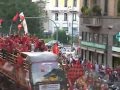 Festa Milan - Pullman giocatori + cori contro l'inter (Lo scudetto mettilo nel culo)