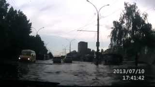 preview picture of video 'Тольятти ул.Революционная после ливня 10 июля 2013'