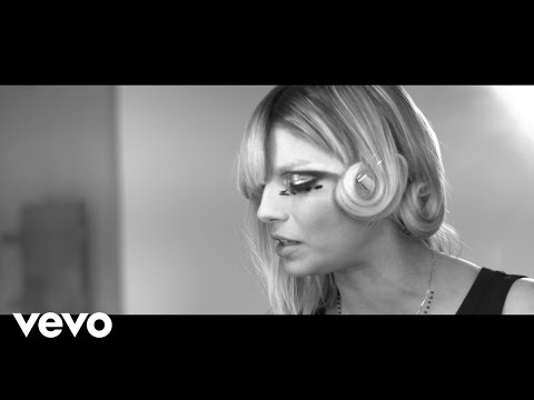 Video thumbnail for L’amore non mi basta (Semi-Acoustic)